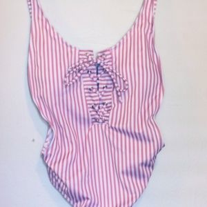 Backless one-piece swimsuit